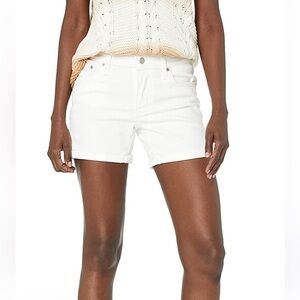 Levi’s Off White Denim distressed mid rise midi Shorts size 26